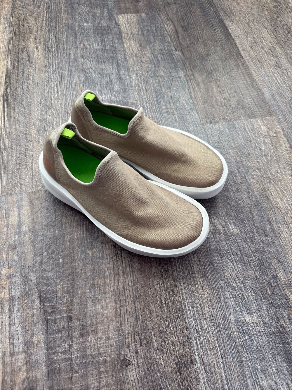 OOFOS OOmy Zen Slip-On Recovery Shoes Beige Comfort Sneakers Women’s
